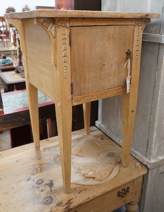 An Edwardian pine bedside cabinet, width 51cm, depth 45cm, height 73cm